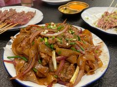 -何妹湿辣牛肉·粤式烧烤砂煲(桂雅路店)