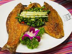 -香巴拉云南餐厅(华莱坞店)