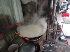 大锅正在煮豆浆-云南大锅豆浆店
