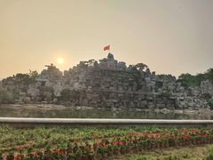 -雪山彩虹谷景区