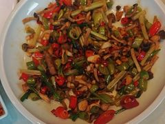 -鑫巴蜀小镇 · 水煮鱼专研店(玉桥店)