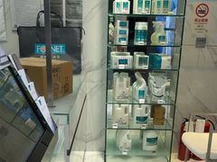 -福奈特洗衣·洗鞋·奢侈品护理(百联中环店)