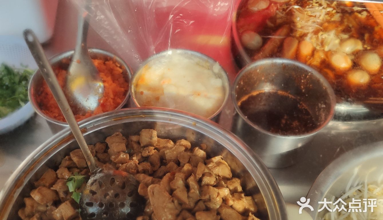 今天难得阳光很好，就不点外卖了，刷了一辆单车去觅食