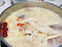 -三人行骨头王火锅(长寿店)