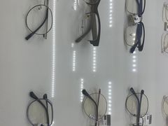 -翰佐蔡司小乐圆·依视路星趣控·暴龙眼镜折扣店