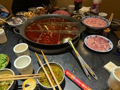 -渝嘴小老弟老火锅(华新村店)