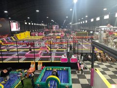 -嘿哟动霸CHUA·新潮玩运动娱乐中心·蹦床滑冰团建乐园
