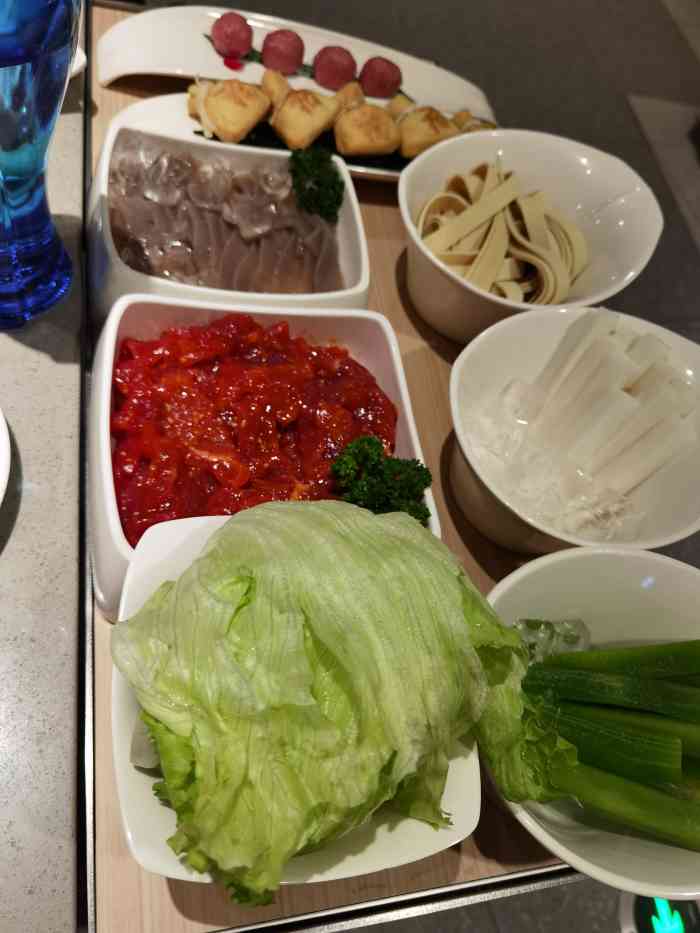 海底捞火锅(君悦广场店)-"[薄荷]环境: 在君悦广场四楼,很好找,.