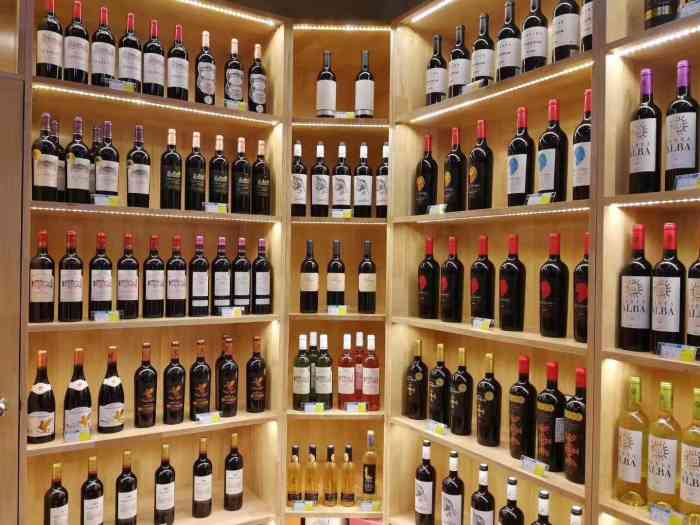 易乐红酒行-"孙同学家旁边的宝藏红酒店97就在经常去的.