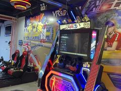 -VR+乐园·VR电竞·家庭亲子·密室逃脱·轰趴团建