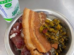 -梁阿婆廿年老牌扣肉糯米饭