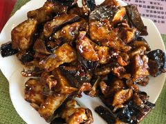 焦糖茄子牛肉粒-桃子餐厅·天津菜(红星路直营店)