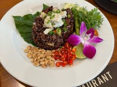 -Chom Cafe and Restaurant