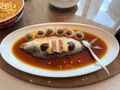 酒香蒸鲥鱼配面盏-上海总会SHANGHAICLUB(兴业太古汇店)
