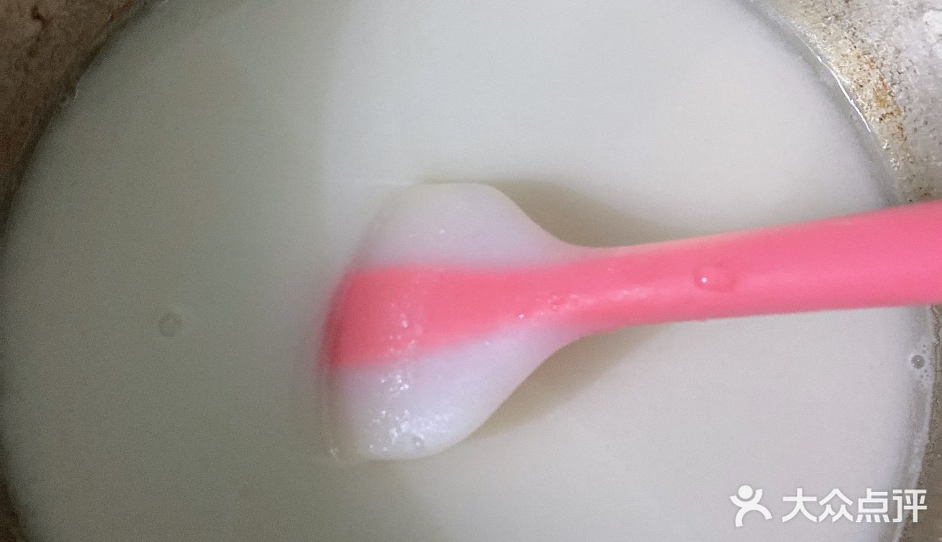 一次性杯子，马蹄粉，水，白糖