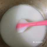 一次性杯子，马蹄粉，水，白糖