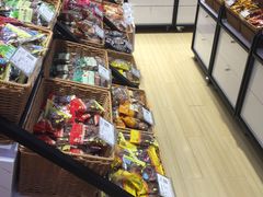 -来伊份1038(新村路三店)