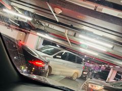 -虹桥火车站-停车场