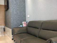 -瑞尔齿科(上海长风大悦城店)