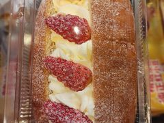 草莓奶油面包-味多美蛋糕(西安门店)