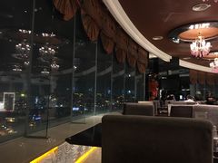-荣誉国际酒店-云顶旋转餐厅