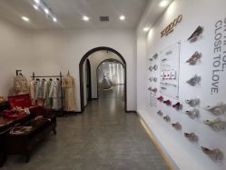 -禕·愫白婚纱商店