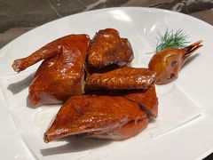 脆皮乳鸽-新荣记(BFC外滩金融中心店)