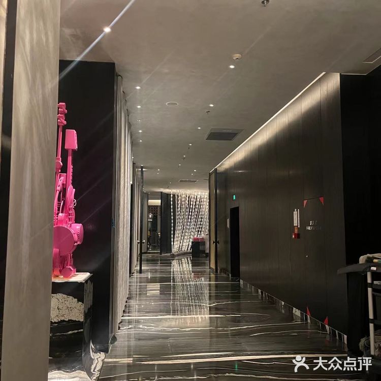 菜品属于淮扬菜系，服务员推荐了几道冬季时令菜