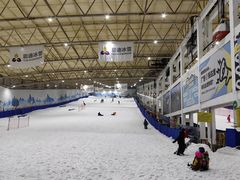 -乔波室内滑雪场