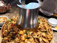 -沪小二炭火蛙锅(淮海中路美食不夜城店)