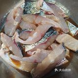 我煮酸菜鱼喜欢买鲢鱼,鲢鱼肉比较嫩