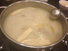 猪蹄猪肚锅-官也街澳门火锅(新源里店)
