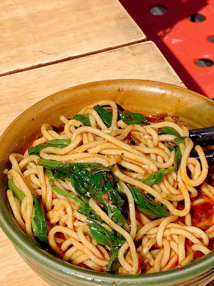 尹荞面-"很干净,老板夏天会把头发剪光,味道也很不."-大众点评移动版