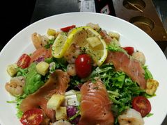 自制香草三文鱼沙拉-云湃精酿西餐厅