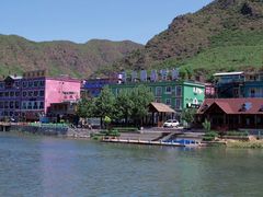 -百里峡七彩艺术小镇