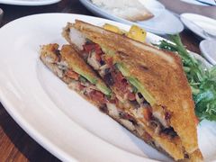 牛油果鸡肉三明治-ROAST