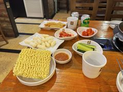 -喇喇排骨火锅·传统韩式脊骨汤(望京西园总店)
