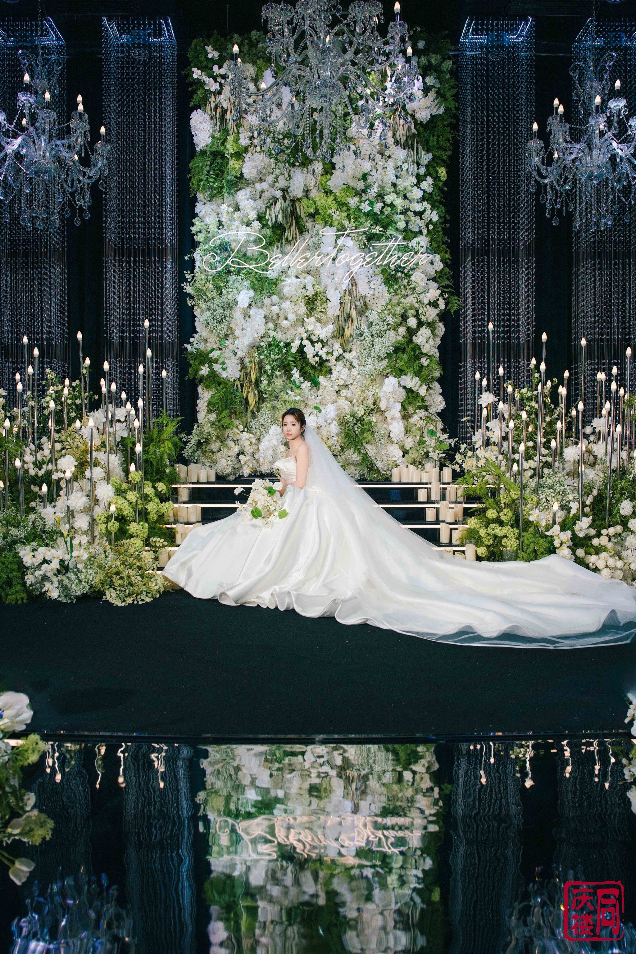 爱在浪漫婚礼背景下