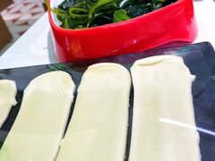 -洪氏嗨捞·广东猪肚鸡·椰子鸡火锅(西咸万象城店)