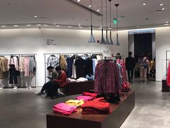 -URBAN REVIVO(高德置地广场·春广场店)