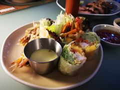 酥炸老虎虾香芒米纸卷配榴莲汁-CHINCHIN 青青·泰国料理(万象食家店)