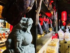 -帅巴人舅母子腊蹄民俗村
