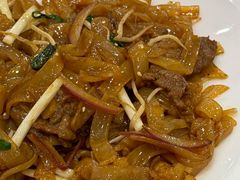 干炒牛河-永記粤菜·五指毛桃花雕鸡煲(九亭店)