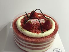 红丝绒草莓蛋糕-巴黎贝甜(宜山路店)