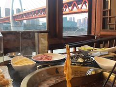 -小天鹅火锅·一线江景洪鼎旗舰店(洪崖洞店)