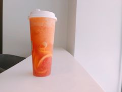 满杯红柚-喜茶(迪士尼小镇DP店)