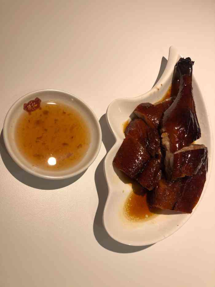 深井陈记烧鹅茶冰厅(共康店)-"[薄荷]环境:共康地铁站下面.交通还是.
