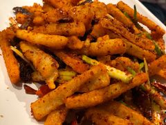 香辣藕条炒牛干巴-云海肴·汽锅鸡·云南菜(美罗城店)