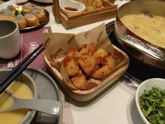 -洪氏嗨捞·广东猪肚鸡·椰子鸡火锅(西咸万象城店)