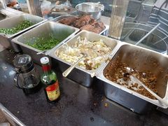 -鸿浩扒猪脚米线